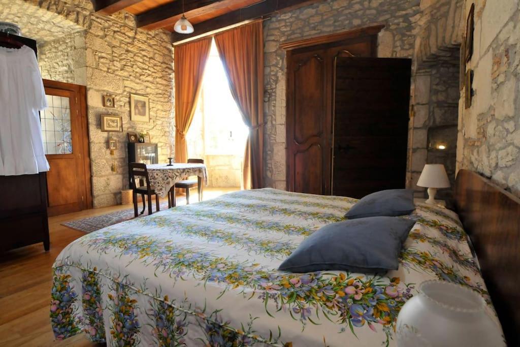 Chateau Barayre - Beautiful 12Th Century Castle With Pool And Large Garden Laussou Eksteriør bilde
